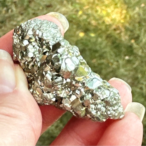 Genuine 239.00 Cts Pyrite Druzy - Picture 9 of 16